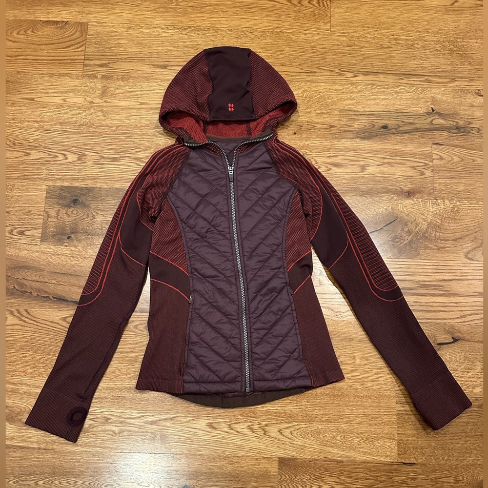 Sweaty Betty puffer zip up top. Womens small